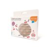 Opakowanie produktu "Termofor BABYONO Cherry 796/05 Beżowy" z okrągłym wycięciem, przez które widać beżowy materiał, ozdobione grafiką wiśni i lawendy. Na opakowaniu znajdują się napisy: "CHERRY stone pillow", "Termofor z pestkami wiśni CHERRY", "Made in Poland", "TAKE CARE!", "0m+", oraz "CAT. NO 796/05".