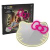 Opakowanie produktu z napisem "STYLE NEON LIGHTS" oraz "LUSTRO Z NEONEM LED" przedstawia lustro w kształcie głowy z kokardą, z neonowym obramowaniem. Lustro ma żółte i różowe elementy świetlne, a na opakowaniu widoczna jest fotografia dziecka.