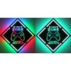 Na zdjęciu widoczny jest neon LED w kształcie rombu z napisem "GAMER ZONE" oraz grafiką kontrolera do gier i napisem "LOADING...". Tło neonu świeci w różnych kolorach, tworząc efekt tęczy.