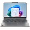 Laptop z otwartym ekranem wyświetlającym interfejs systemu Windows 11, z widocznymi ikonami aplikacji i kolorową tapetą w tle. Na obudowie znajduje się naklejka z logo "AMD Ryzen 7".