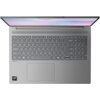 Szary laptop z widoczną klawiaturą QWERTY, dużym touchpadem i naklejką "AMD Ryzen 7" w dolnym rogu. Nad klawiaturą znajduje się napis "Dolby Audio".