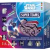 Opakowanie gry planszowej z serii Star Wars, zatytułowanej "Super Teams", przedstawia ilustracje statków kosmicznych na tle kosmosu. Na opakowaniu widnieją napisy: "Das Galaktische Rennspiel", "El Juego de Carreras Intergalácticas", "Intergalaktyczna Wyśc