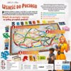 Na zdjęciu znajduje się plansza gry "Wsiąść do Pociągu" z kolorowymi wagonikami i kartami, a także instrukcje dotyczące zasad gry. Widoczne są loga "rebel" i "DAYS OF WONDER", a także teksty opisujące zawartość i zasady gry.