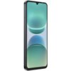 Czarny smartfon z dużym ekranem, na którym widoczna jest abstrakcyjna grafika w odcieniach zieleni i niebieskiego. Na górze ekranu znajduje się niewielkie wcięcie na kamerę przednią.