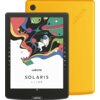 Czytnik e-booków z kolorowym ekranem, na którym widoczna jest ilustracja przedstawiająca astronautę unoszącego się w przestrzeni z książką, otoczonego kolorowymi planetami i gwiazdami. Na ekranie znajduje się tekst: "inkBOOK SOLARIS COLOR".