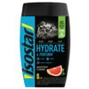 Opakowanie izotoniku Isostar Hydrate & Perform o smaku grejpfrutowym, z widocznym logo "isostar" na niebieskim tle. Na etykiecie znajdują się napisy: "Hydrate & Perform", "Grapefruit Flavour", oraz informacje o składnikach i właściwościach produktu, takie jak "Carb Mix", "Isotonic", "Vitamin C: Antioxidant", a także grafika przedstawiająca dwóch rowerzystów.