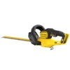 Na zdjęciu widoczne są żółto-czarne nożyce do żywopłotów z napisem "STANLEY FATMAX" na obudowie. Produkt ma ergonomiczny uchwyt i długie ostrze z zębami tnącymi.