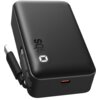 Czarny powerbank z widocznym logo "sbs" oraz wyświetlaczem LED pokazującym cyfrę. Na urządzeniu znajduje się port oznaczony jako "Type-C".