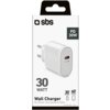 Opakowanie ładowarki sieciowej z logo "sbs" i napisem "PD 30W" na białym tle, przedstawiające biały adapter z portem USB-C. Na opakowaniu widnieje tekst: "30 WATT Wall Charger For iPhone, Smartphone & Tablet", a także symbole wskazujące na 30% i 60% naładowania.