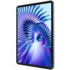 Tablet z cienkimi ramkami wyświetla abstrakcyjną grafikę w odcieniach niebieskiego i fioletowego, przedstawiającą spiralne wzory z centralnie umieszczoną kulą. Na krawędzi urządzenia widoczne są przyciski.