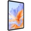 Tablet z dużym ekranem wyświetlający abstrakcyjną grafikę w odcieniach fioletu i pomarańczu. Urządzenie ma cienkie ramki i metaliczną obudowę.