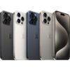 Na zdjęciu widoczne są cztery smartfony w różnych kolorach, ustawione obok siebie, z widocznymi aparatami fotograficznymi i logo w kształcie nadgryzionego jabłka. Obok nich znajduje się piąty smartfon z widocznym ekranem, na którym widać abstrakcyjny wzór.
