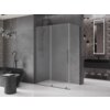 Nowoczesna łazienka z kabiną prysznicową Mexen Velar o wymiarach 160 x 85 cm, w kolorze szronu i gun metal, umieszczoną obok czarnej wanny wolnostojącej. W tle widoczne są ciemne płytki ścienne o geometrycznym wzorze oraz lustro z podświetleniem nad umywalką.