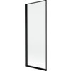 Szklany parawan nawannowy z czarną ramką, o prostokątnym kształcie i minimalistycznym designie. Produkt jest jednoskrzydłowy, o wymiarach 70 x 150 cm.