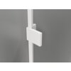 Zbliżenie na biały element montażowy parawanu nawannowego na tle szarej powierzchni. Produkt to "Mexen Lunar parawan nawannowy 1-skrzydłowy 70 x 150 cm, transparent, biały - 897-070-000-20-00".