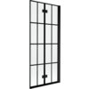 Dwuskrzydłowy parawan nawannowy z czarną kratką, wykonany ze szkła, z czarnymi metalowymi elementami konstrukcyjnymi. Produkt ma prostokątny kształt i minimalistyczny design.