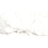 Płytka podłogowo-ścienna o wymiarach 120 x 60 cm z połyskiem, w kolorze szarym z marmurowym wzorem, z widocznymi żyłkami w odcieniach beżu i szarości. Produkt to "Mexen Scordia Grey gres szkliwiony rekt. G1, TL125-120-060-00".