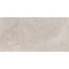 Na zdjęciu widoczna jest płytka podłogowo-ścienna o wymiarach 120 x 60 cm, w odcieniach beżu z delikatnym, nieregularnym wzorem przypominającym naturalny kamień. Powierzchnia płytki jest gładka i szkliwiona.