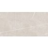 Płytka podłogowo-ścienna o wymiarach 120 x 60 cm z delikatnym, jasnym wzorem przypominającym marmur, z widocznymi białymi żyłkami i subtelną teksturą powierzchni. Produkt to "Mexen Dazzle Silver gres szkliwiony rekt. G1, carving - TL423-120-060-00".