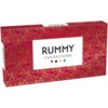 Czerwone pudełko z geometrycznym złotym wzorem zawiera biały prostokąt z czarnym napisem "RUMMY COLLECTION CLASSIQUE" oraz symbolami karcianymi: serce, pik, karo i trefl.