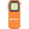 Pomarańczowa latarka z prostokątną obudową, na której widnieje logo "OLIGHT". Na górze znajduje się kwadratowy reflektor z centralnie umieszczoną diodą LED otoczoną żółtym pierścieniem.