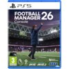 Okładka gry "Football Manager 26 Console" na PS5 przedstawia osobę na stadionie piłkarskim z uniesionymi rękami, otoczoną przez tłum kibiców. Na dole widoczne są logotypy: PEGI 3, Premier League, EFL, Barclays WSL, Barclays WSL2, Sports Interactive i SEGA.