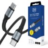 Na zdjęciu widoczny jest czarny kabel USB-C do USB-C z metalowymi końcówkami, obok którego znajduje się niebieskie opakowanie z białym logo "3mk" oraz napisem "Hyper Cable N-SERIES USB-C to USB-C 60W". Na opakowaniu znajdują się również ikony wskazujące na kompatybilność z różnymi urządzeniami oraz informacje o długości kabla (2 m) i mocy (60W).