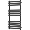 Czarny grzejnik łazienkowy o wymiarach 1200 x 600 mm zbudowany z poziomych, cylindrycznych rur. Produkt ma nowoczesny design i jest przeznaczony do montażu na ścianie.