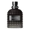 Czarna butelka perfum o fakturze przypominającej diamentowy wzór, z napisem "VALENTINO" na etykiecie. Korek butelki jest ozdobiony kolcami.