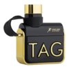 Czarny flakon perfum z złotymi elementami, na którym widnieje napis "TAG" oraz "UOMO NERO EAU DE PARFUM" z sylwetką biegnącej postaci. Flakon ma złoty korek i czarną opaskę.