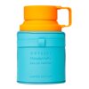 Butelka perfum o pojemności 100 ml z pomarańczowym korkiem i niebieskim etui, na którym widnieje tekst: "ODYSSEY Mandarin Sky EAU DE PARFUM LIMITED EDITION".
