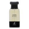 Butelka perfum o nazwie "Fusion Intense" z napisem "Eau de Parfum" na przezroczystym tle, z czarną zakrętką i dolną częścią, na której widnieje logo z sylwetką jelenia oraz napis "Maison Alhambra".