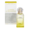 Flakon perfum o pojemności 50 ml z przezroczystym korkiem stoi przed pudełkiem, na którym widnieje napis "LE JARDIN DE MONSIEUR LI" oraz "HERMES PARIS". Na dole pudełka znajduje się informacja "50 ML e 1.6 FL.OZ."