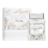 Biały kartonik i szklana butelka perfum z ozdobnymi, złotymi i srebrnymi wzorami oraz napisami "Pure Musk" i "EAU DE PARFUM 100 ML". Na opakowaniu i butelce widoczne są również napisy w języku arabskim.
