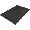 Czarny, prostokątny brodzik o teksturowanej powierzchni z widocznym otworem odpływowym. Produkt ma wymiary 100 x 90 cm.