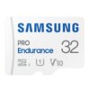 Na zdjęciu widoczna jest biała karta pamięci z niebieskim i szarym napisem "SAMSUNG PRO Endurance 32". Dodatkowo znajdują się oznaczenia "microSD HC I", "U1" oraz "V10".