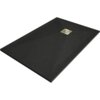 Czarny, prostokątny brodzik kompozytowy o wymiarach 120 x 80 cm z widoczną złotą maskownicą odpływu w kształcie kwadratu. Powierzchnia brodzika ma delikatną teksturę.