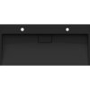 Czarna umywalka nablatowa z konglomeratu o prostokątnym kształcie, z dwoma otworami na baterie. Produkt ma gładką powierzchnię i minimalistyczny design.