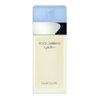 Prostokątna butelka perfum z przezroczystym, niebieskim korkiem, na której widnieje napis "Dolce & Gabbana light blue" oraz "Eau de Toilette". Butelka ma jasny, mleczny kolor.