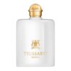 Biały flakon perfum z złotym korkiem, na którym widnieje złote logo z herbem oraz napis "TRUSSARDI DONNA".
