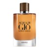 Butelka perfum o bursztynowym kolorze z drewnianym korkiem, na której widnieje napis "ACQUA DI GIÒ GIORGIO ARMANI" oraz "ABSOLU" na dole.