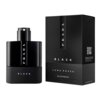 Czarne opakowanie i flakon perfum z białym napisem "PRADA" oraz "BLACK" na obu elementach. Na opakowaniu widnieje dodatkowy tekst: "LUNA ROSSA", "EAU DE PARFUM", "100 ml 3.3 FL OZ" oraz kod QR.