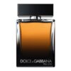 Prostokątna butelka perfum z przezroczystego szkła, wypełniona bursztynowym płynem, z czarnym, prostokątnym korkiem. Na dole butelki widnieje napis "DOLCE & GABBANA the one".