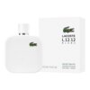 Biały flakon perfum z teksturą, ozdobiony zielonym logo krokodyla, stoi obok białego pudełka z napisem "LACOSTE L.12.12 BLANC". Na pudełku widnieje również tekst "EAU DE TOILETTE VAPORISATEUR NATURAL SPRAY 175 ml e 5.9 FL. OZ.".