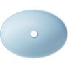 Błękitna, matowa umywalka nablatowa o owalnym kształcie z centralnie umieszczonym otworem odpływowym. Produkt ma gładką powierzchnię i jednolity kolor.