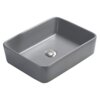 Szara, matowa umywalka nablatowa o prostokątnym kształcie z zaokrąglonymi krawędziami, z widocznym metalowym odpływem na dnie. Produkt ma gładką powierzchnię i minimalistyczny design.
