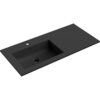 Czarna matowa umywalka wpuszczana w blat o prostokątnym kształcie, z otworem na baterię i odpływem. Na powierzchni widoczne jest logo "Mexen".