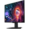 Przedstawiony jest monitor z dynamiczną grafiką przedstawiającą postać na desce unoszącej się w przestrzeni kosmicznej, z widocznym wirującym portalem i planetą w tle. Monitor ma cienką ramkę i stoi na prostokątnej podstawie.