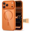 Pomarańczowe etui na telefon z trzema wycięciami na aparaty, okrągłym wzorem i logo w centralnej części. Na etui widoczny jest napis "Precision machined apertures".