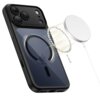 Czarne etui na telefon z widocznym okrągłym wzorem MagSafe oraz napisem "Precision machined apertures" obok aparatu. Obok etui znajduje się biały, okrągły dysk magnetyczny z efektem świetlnym.